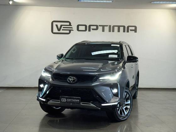 TOYOTA HILUX SW4 2.8 D-4D TURBO DIESEL SRX PLATINUM 4X4 AUTOMÁTICO